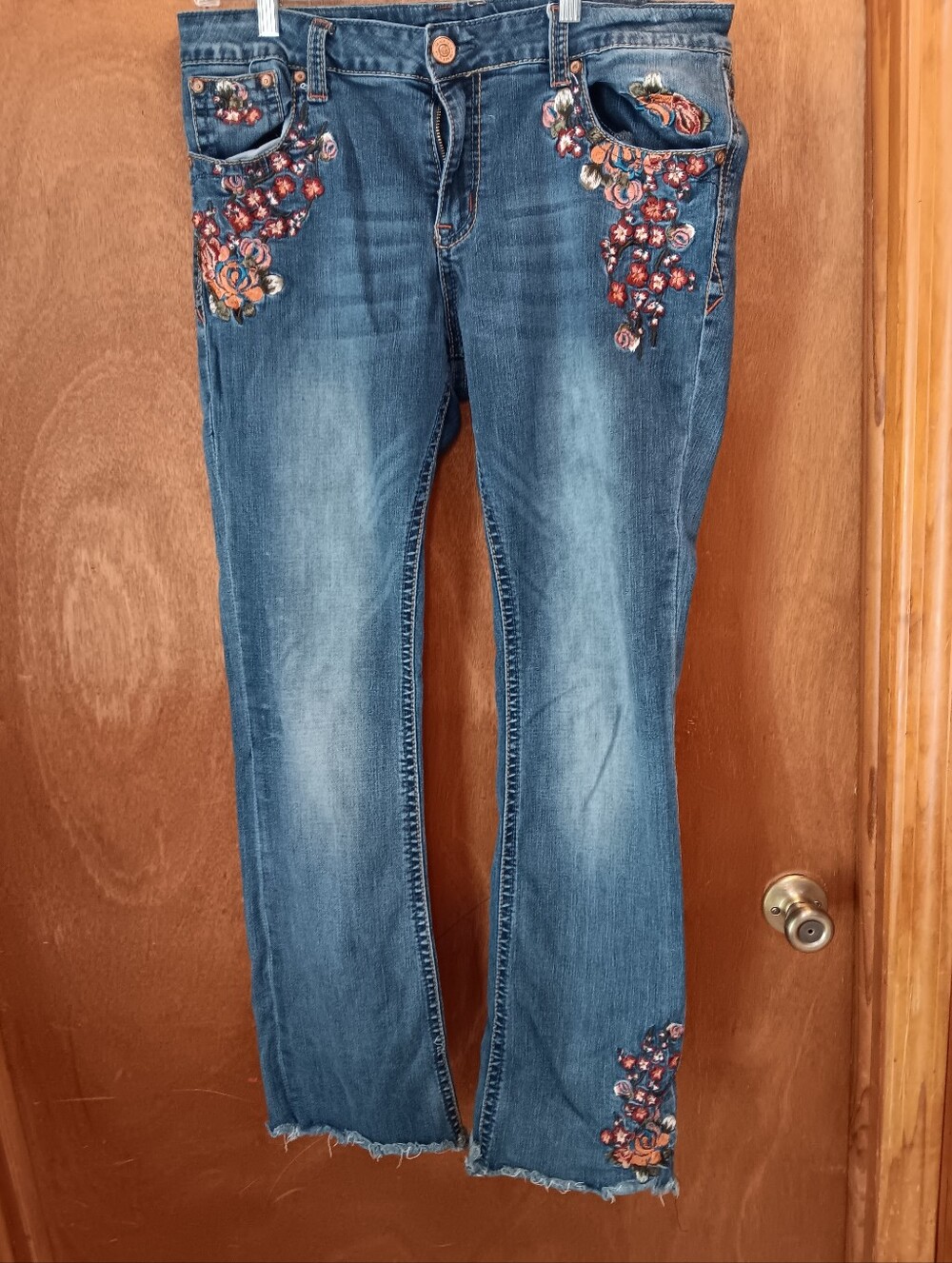 Grace Blue Straight-Leg Jeans with Multicolor Floral Embroidery